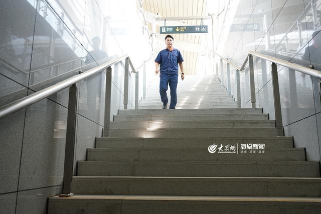 <em>城市轨道交通</em><em>机电</em><em>技术</em>专业《最美青岛人｜<em>地铁</em>门梯检修工王建：超40℃环境下工作服像泡在水里》<em>课程</em><em>思</em><em>政</em><em>课堂教学</em><em>案例</em>