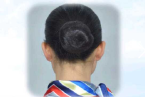 <em>民航</em><em>服务</em><em>礼仪</em>——<em>女性</em>盘发<em>要求</em>——后面