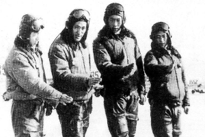 “<em>空中</em>拼<em>刺刀</em>”，拼出如今钢多气盈骨更硬——李世英中队演练战术