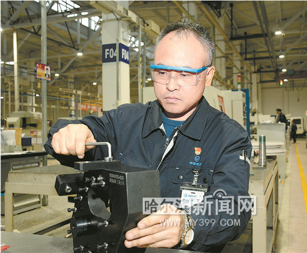 <em>李</em>长<em>军</em>：<em>钳工</em>大咖的铸“心”路