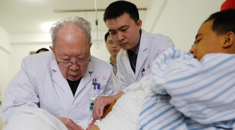 <em>中国</em><em>脊梁</em> <em>中国</em>肝胆外科之父吴孟超