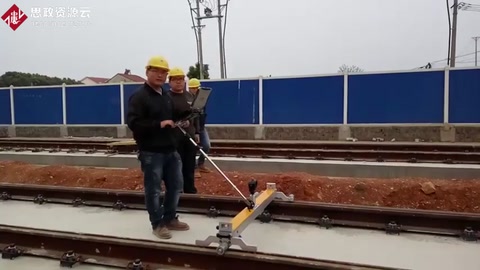 华中首条高铁标准建设的<em>有轨电车</em>—汉阳<em>有轨电车</em>轨检小车作业现场