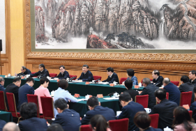 <em>习近平</em>主持召开学校思想政治理论课教师座谈会