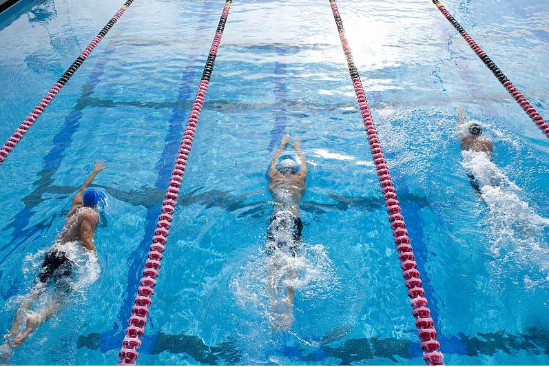 运动训练专业：《游泳池救生—始终坚定制度自信》课程思政案例