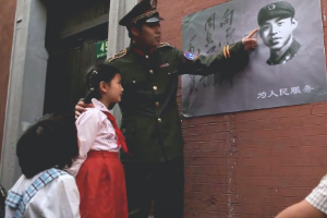 《我在马路边捡到一分钱》的儿歌视频