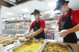 福州长者食堂：热菜热饭送往战“疫”一线