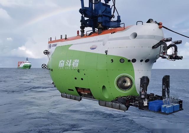 奋斗者号全海深救人潜水器：显著提升了我国载人深潜的技术装备能力和自主创新水平