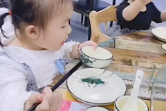 幼儿<em>角色</em><em>游戏</em>—吃饭
