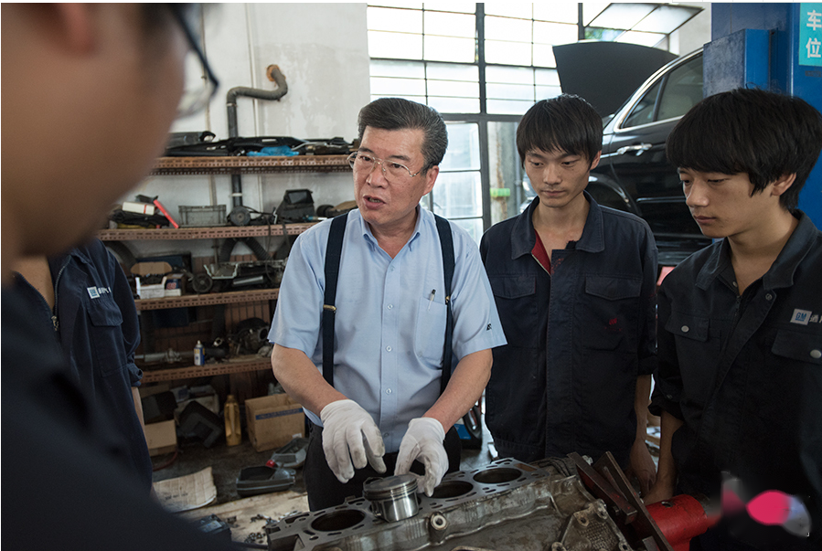 大国工匠、汽车神医<em>陶</em><em>巍</em>事迹图02