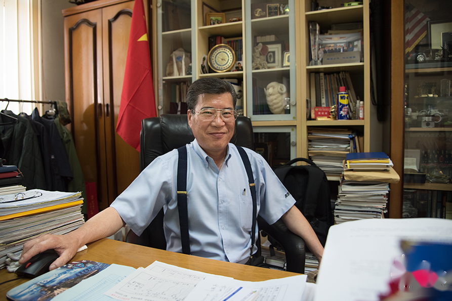 大国工匠、汽车神医<em>陶</em><em>巍</em>事迹图01