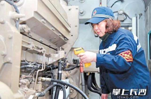 普速旅客列车发电车女乘务员<em>宋</em>娟娟：跟趟车仿佛跨了三个季节