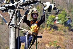 <em>授课</em><em>图片</em>—<em>女</em><em>电力</em><em>线路工</em>