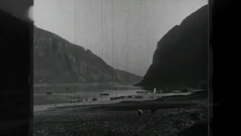 1929年：古田会议确立“党指挥枪”的<em>建军</em>原则