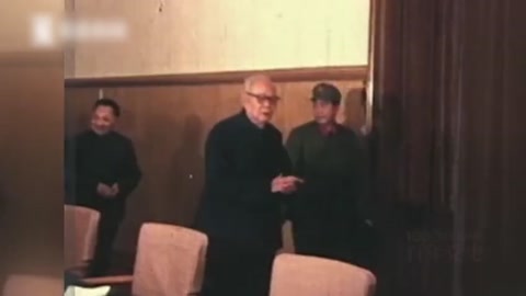 1978年：十一届三中全会召开