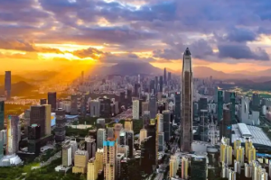 <em>通</em><em>识</em><em>课</em>：《<em>中国历史</em>—第十二<em>单元</em>改革开放<em>和</em>社会主义现代化建设新时期 <em>第</em>29<em>课</em><em>全面</em>建设<em>小康社会</em><em>和</em>坚持发展<em>中国特色社会主义</em>》<em>课程</em><em>思</em><em>政</em><em>案例</em>